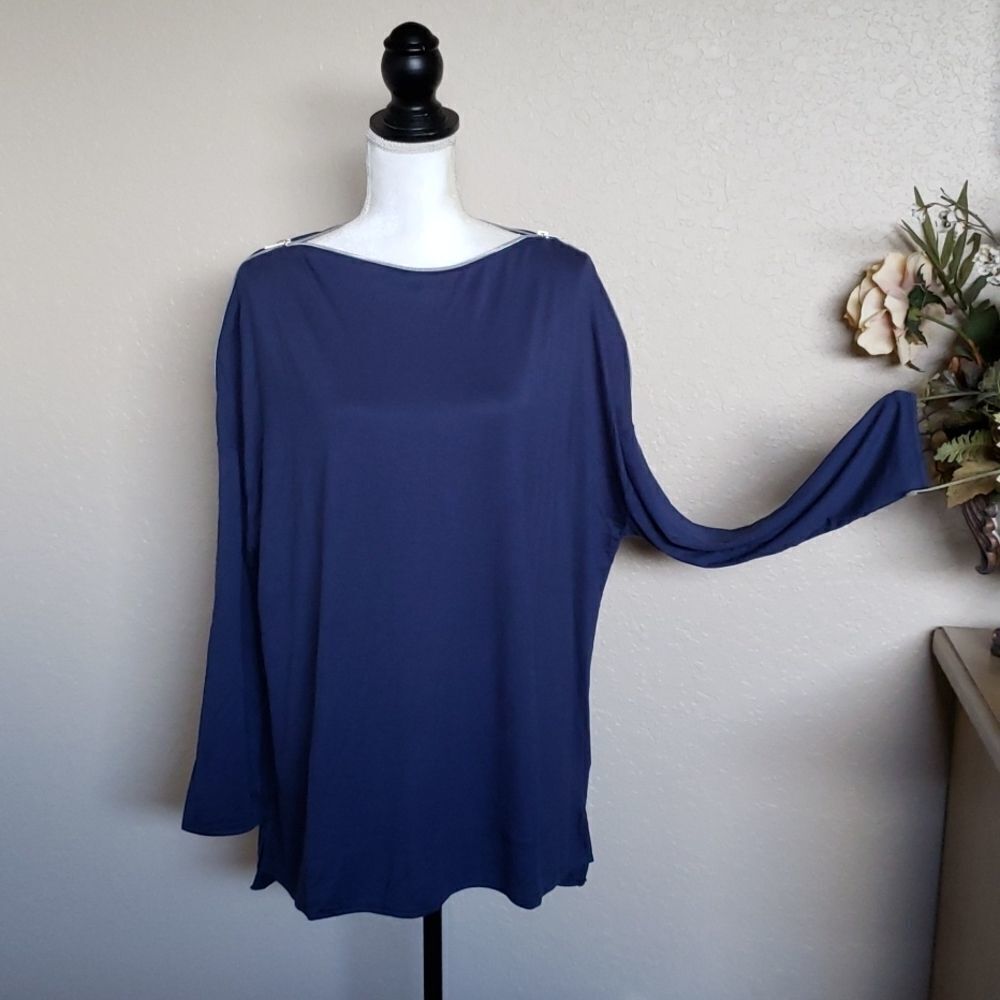Simply Noelle SHOULDER ZIP TOP - Picture 2 of 15